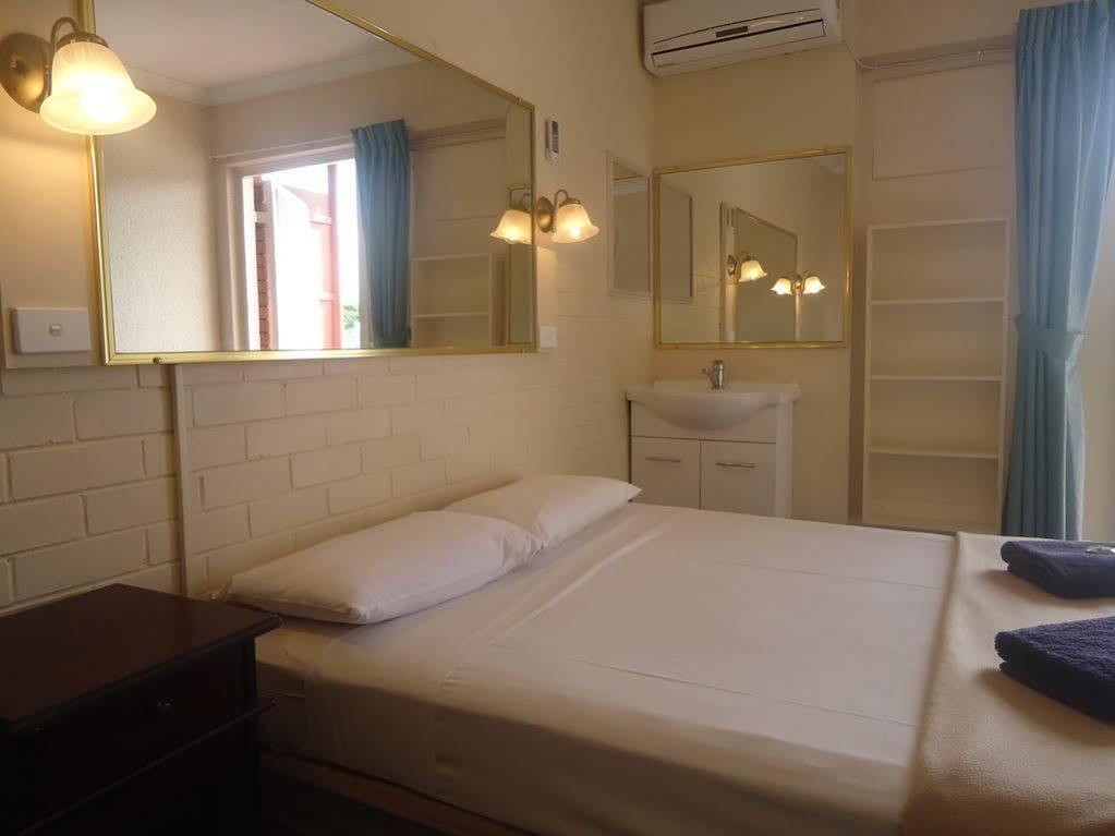 Kingsford Riverside Inn Брисбен Экстерьер фото
