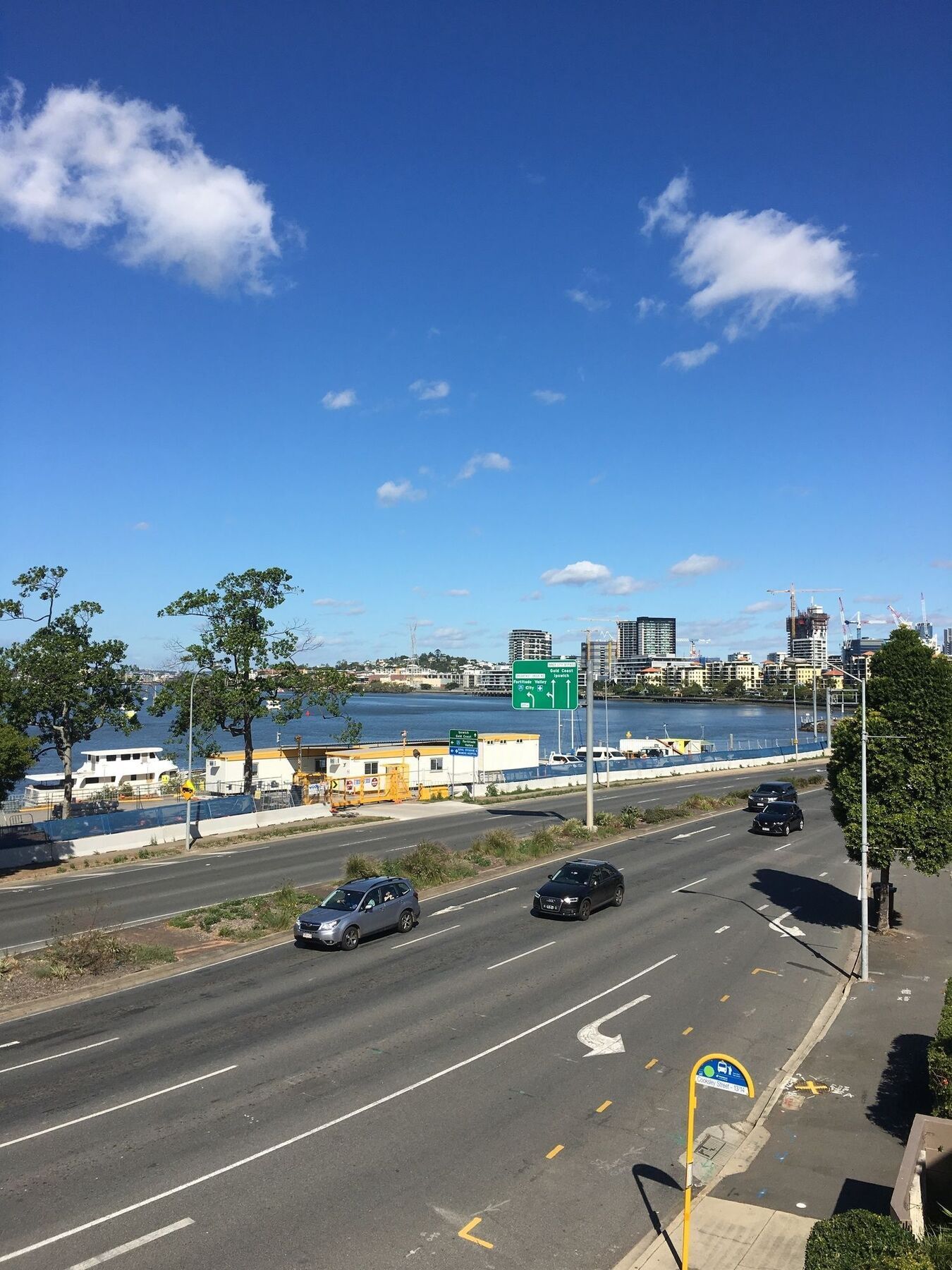 Kingsford Riverside Inn Брисбен Экстерьер фото